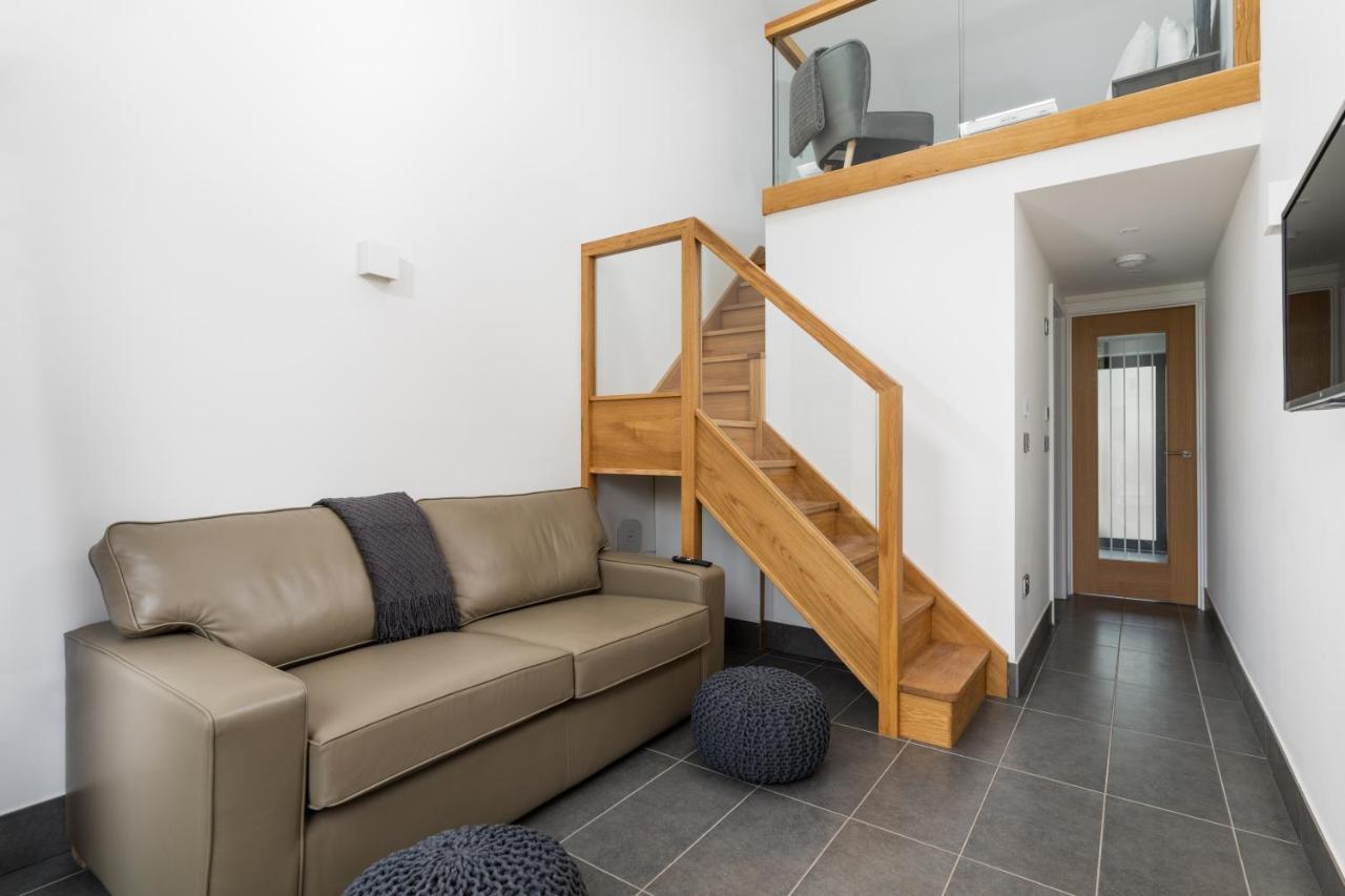 Estate, The Courtyard Apartment *