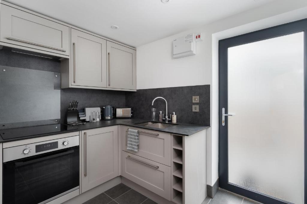 Estate, The Courtyard Apartment *